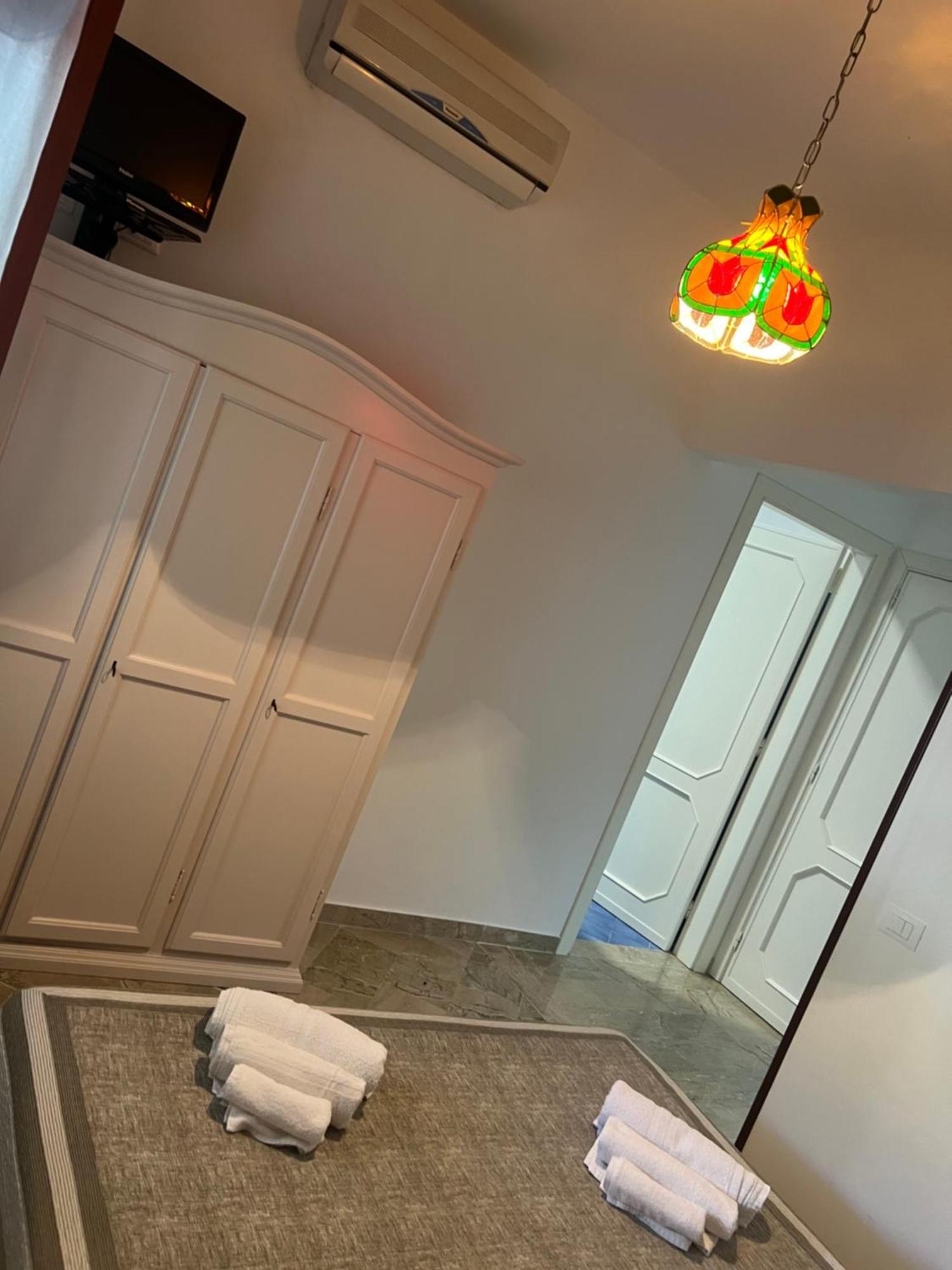 كاستيلوزو Villa Dolce Vita Rooms المظهر الخارجي الصورة